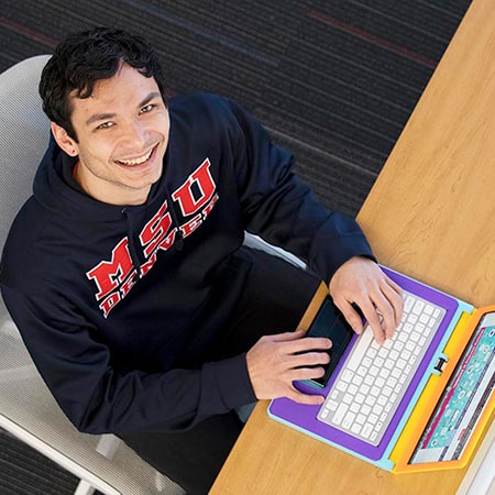 Dominque Hunt: Industrial Design student who developed 3D-printed smartphone-to-laptop dock