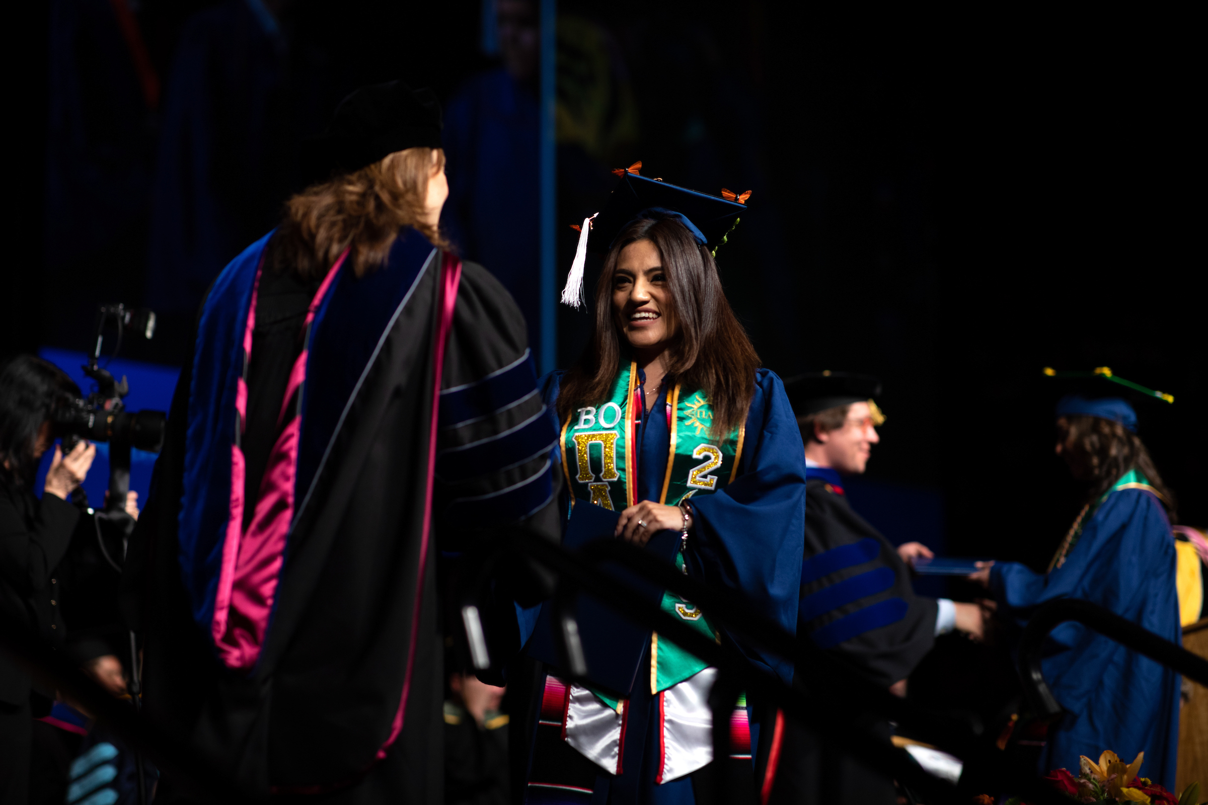 A MSU Denver Graduate shaking hands with a Department Chair