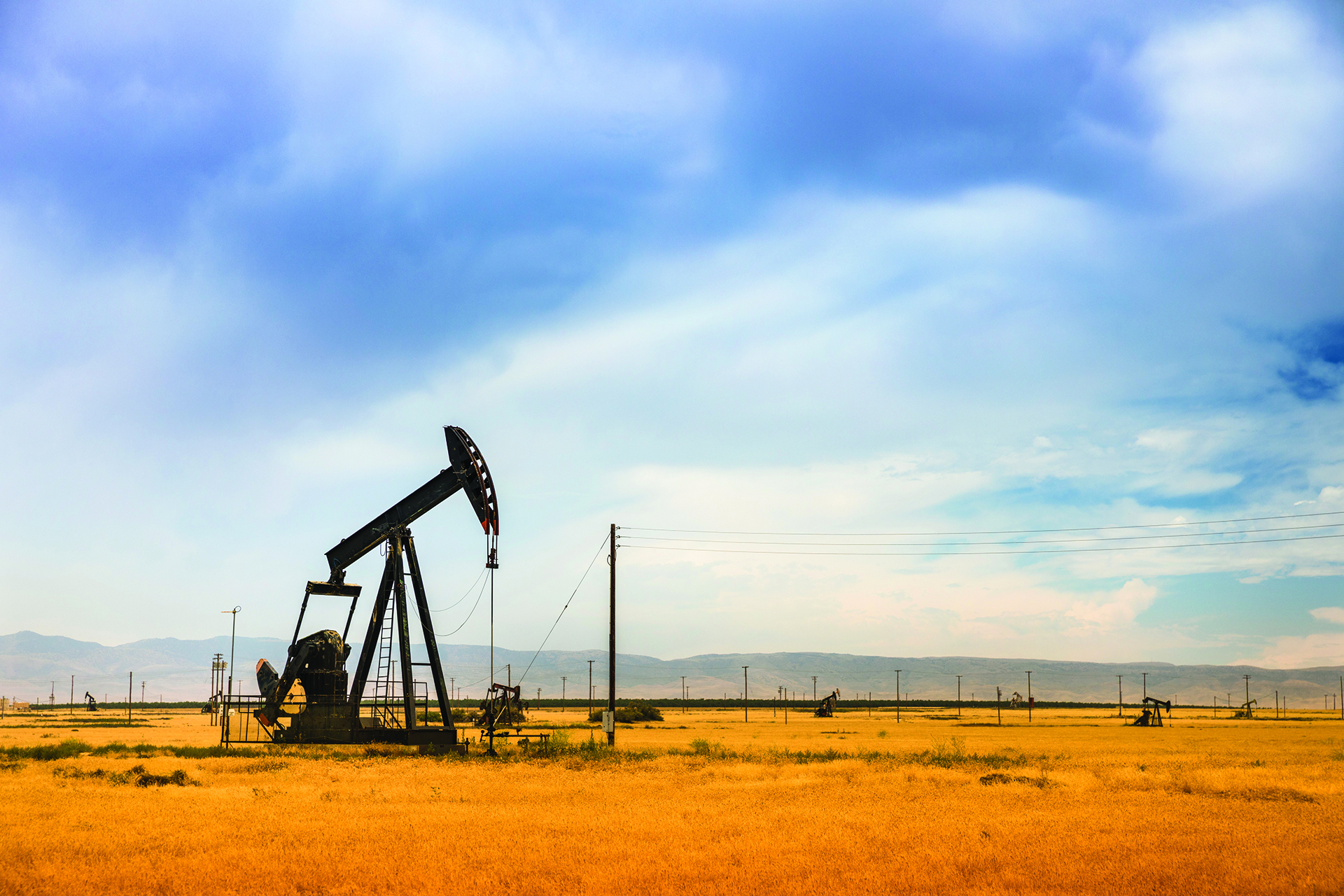 Pumpjack lifts oil from a well