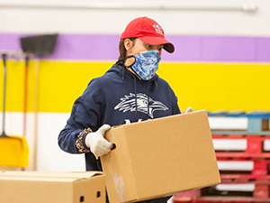 A masked MSU Denver volunteer.