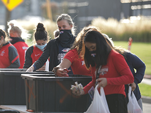 MSU Denver student athletes volunteering on campus.