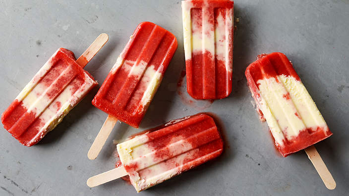 strawberries-and-cream-icy-poles
