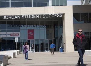 Students walking to and from the JSSB.