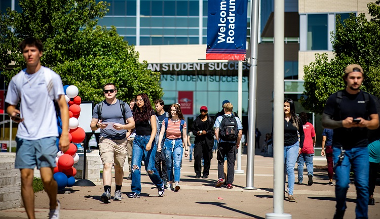 Students walking to and from JSSB.