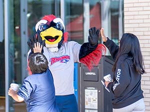 Rowdy slinging high fives to prospective students.