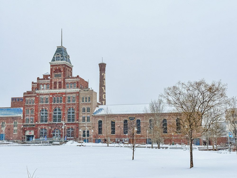 A snowy day in front of the Tivoli