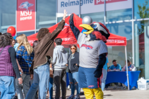 student high-fiving Rowdy