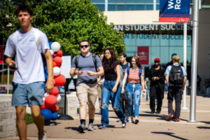 MSU Denver students walking on campus