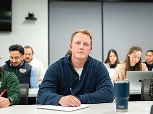 MSU Denver MBA student Jamie McClintock attends class with College of Business professor Paul Anderson. Photo by Josh Geurink