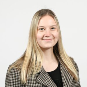 headshot of anna zak
