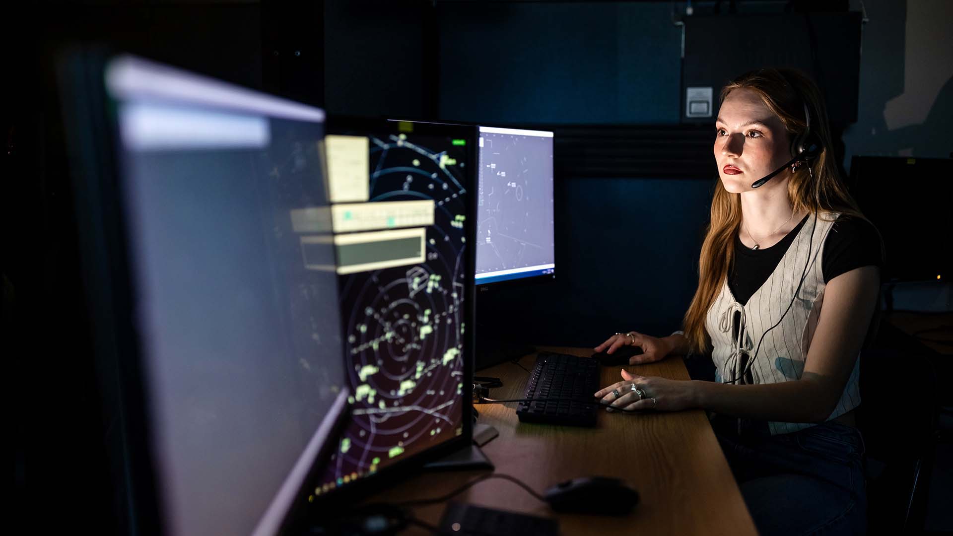 Student learning to work in air traffic control
