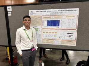 Steven Mendoza presenting at SACNAS