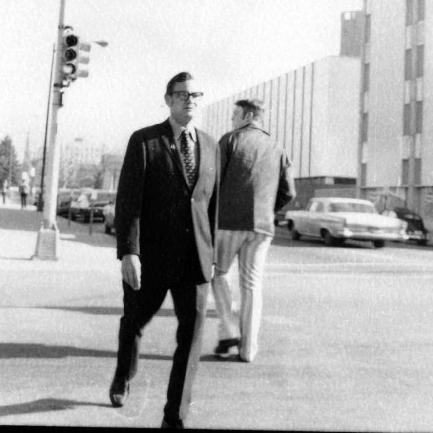 1971_MSC_StudentsCampus_01b_003