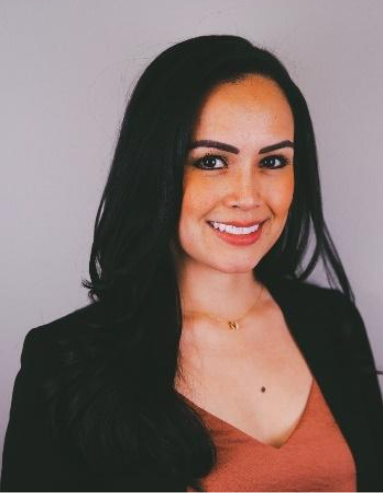 Headshot of Director of Leadership Development at CLLARO Alejandra Colmenero