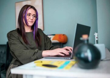 Gaby Torres adds notes into the client portal from a prior session at Better Life Therapy. Photo by Alyson McClaran