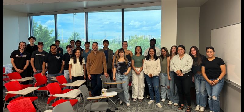 This week, MSU Denver Professional Selling Students welcomed Anthony Sambula, Regional VP of Sales at Park Place Technologies, to class!