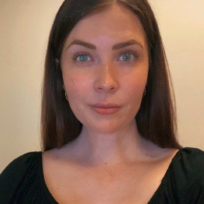 headshot of MBA coordinator Shannon O'Neill