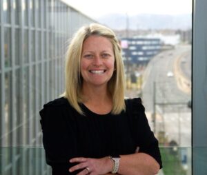 Lesley Colwell Headshot