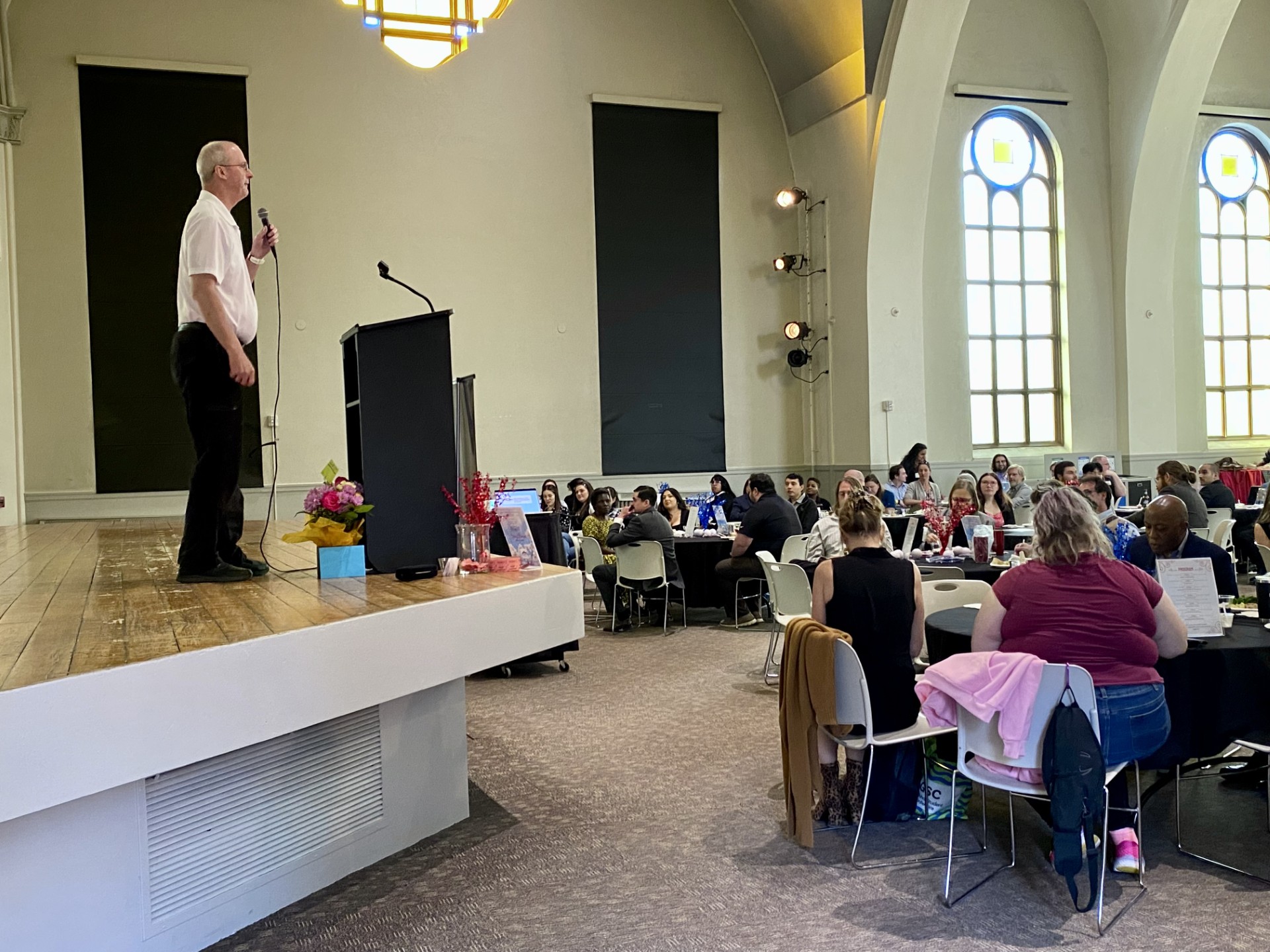 Keynote speaker Jim Murphy on stage talking to full room of ASO SP'26 Banquet attendees