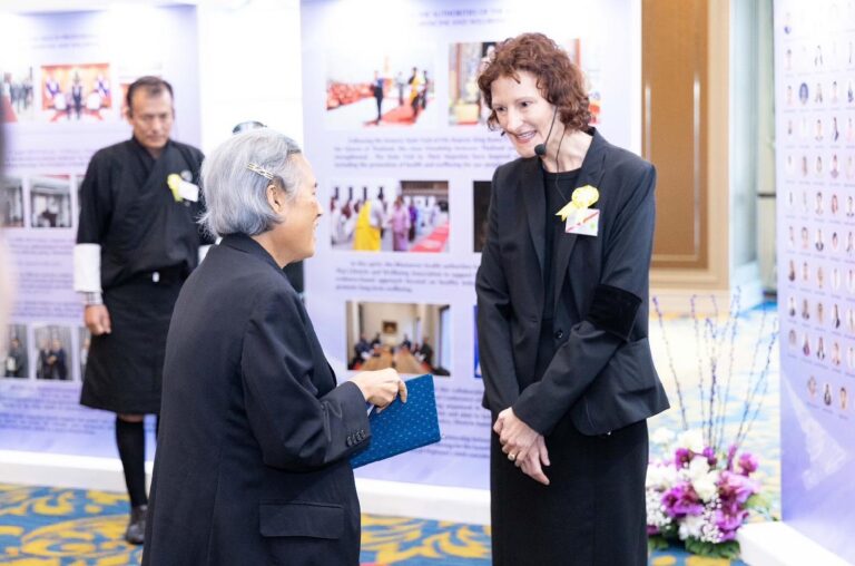 Dr. Michelle Tollefson presenting to Her Royal Highness Princess Maha Chakri Sirindhorn, The Princess Royal of Thailand.