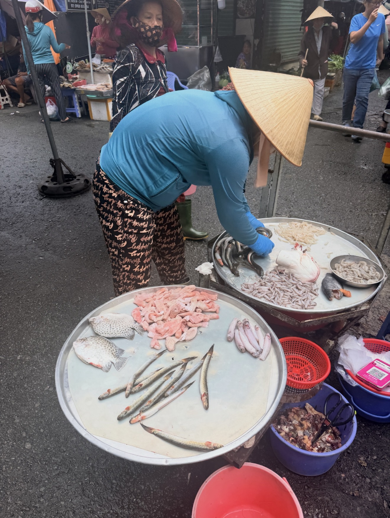 A close up picture of the market in Vietnam selling raw seafood.
