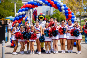 Convocation - MSU Cheer Squad and Rowdy in front of welcome balloon arch