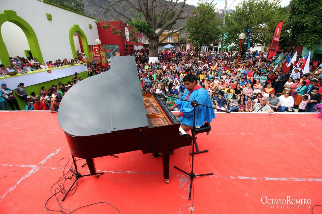 Romeyno Gutierrez performing piano
