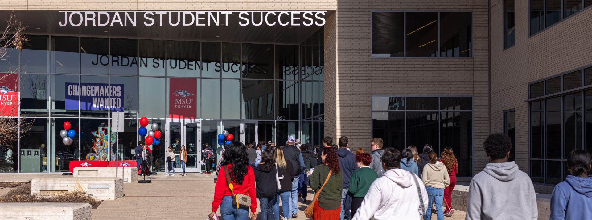 A large group of students walking into the MSU Denver Jordan Student Success Building