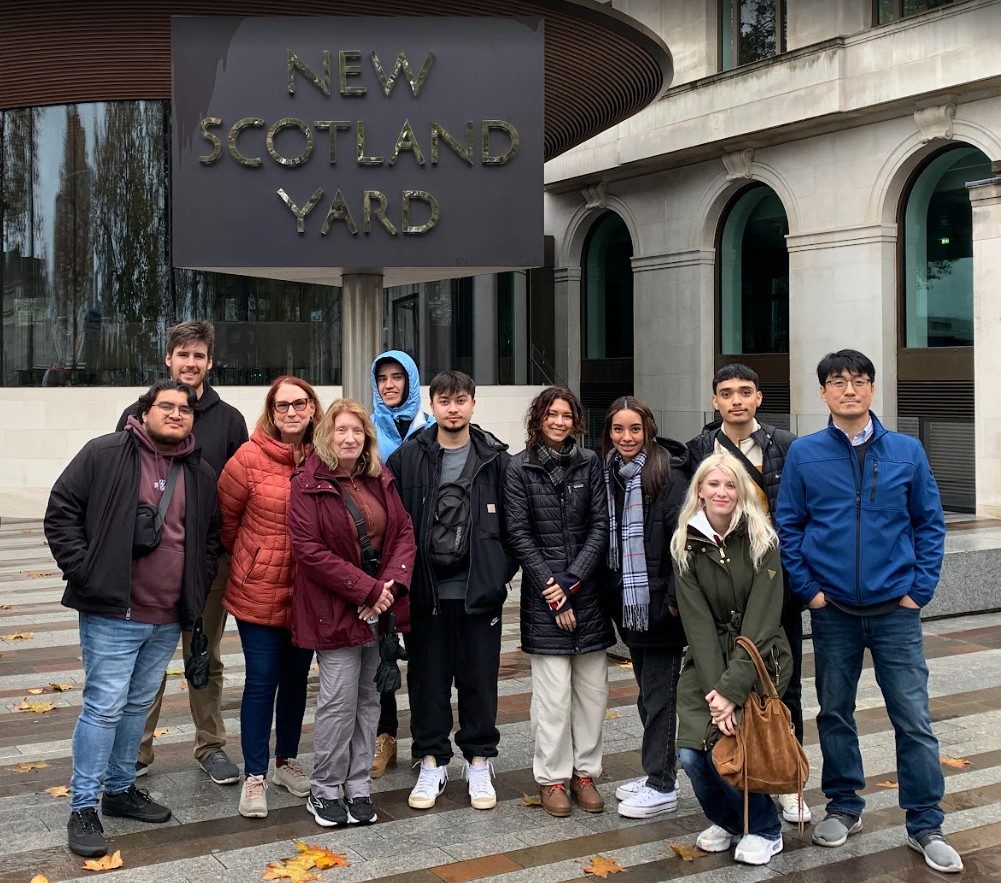 Students and faculty at New Scotland Yark (United Kingdom)